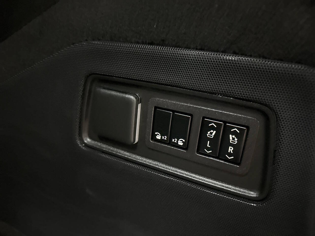 Used 2023 Cadillac Escalade ESV Premium Luxury w/ LPO, Floor Liner Package AWD/4WD image 11