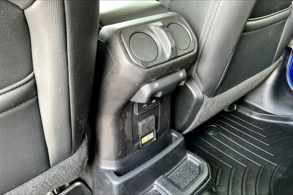 Used 2018 Jeep Wrangler Unlimited Sahara AWD/4WD image 25