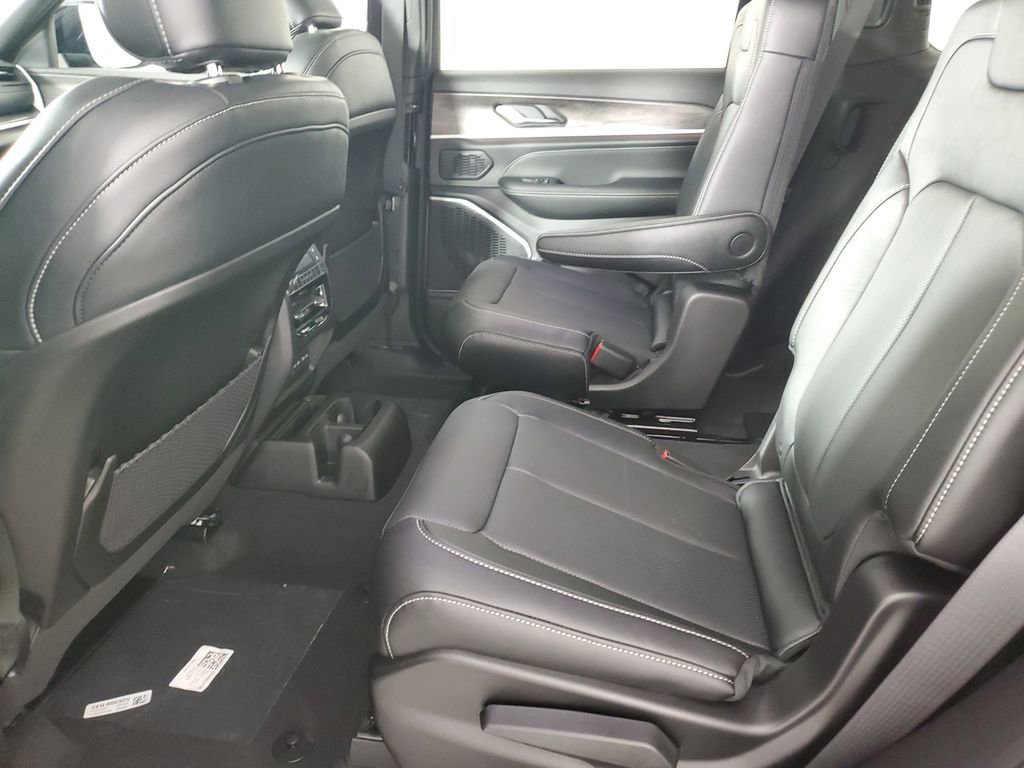 New 2026 Jeep Grand Cherokee L Limited AWD/4WD image 13