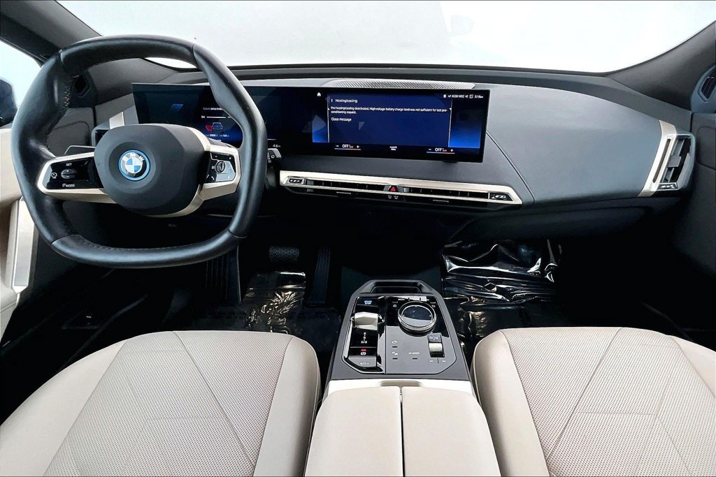 Used 2023 BMW iX xDrive50 AWD/4WD image 18