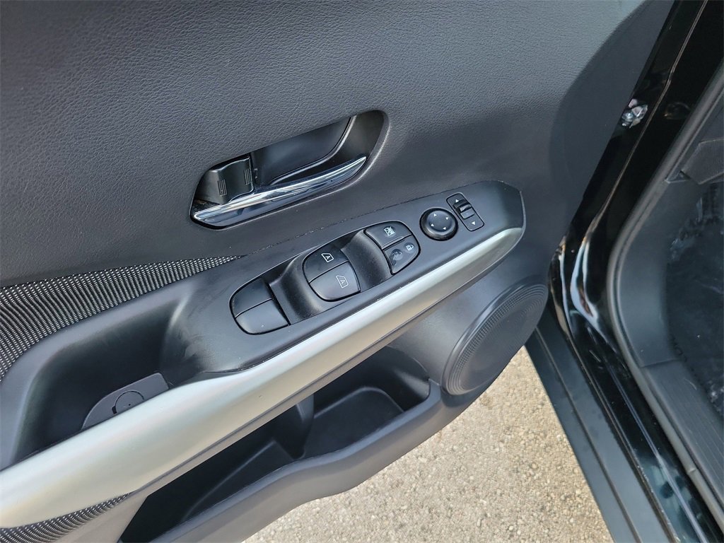 Used 2020 Nissan Kicks SV image 16