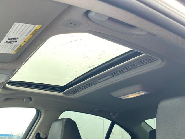 Used 2017 BMW 320i Sedan image 14