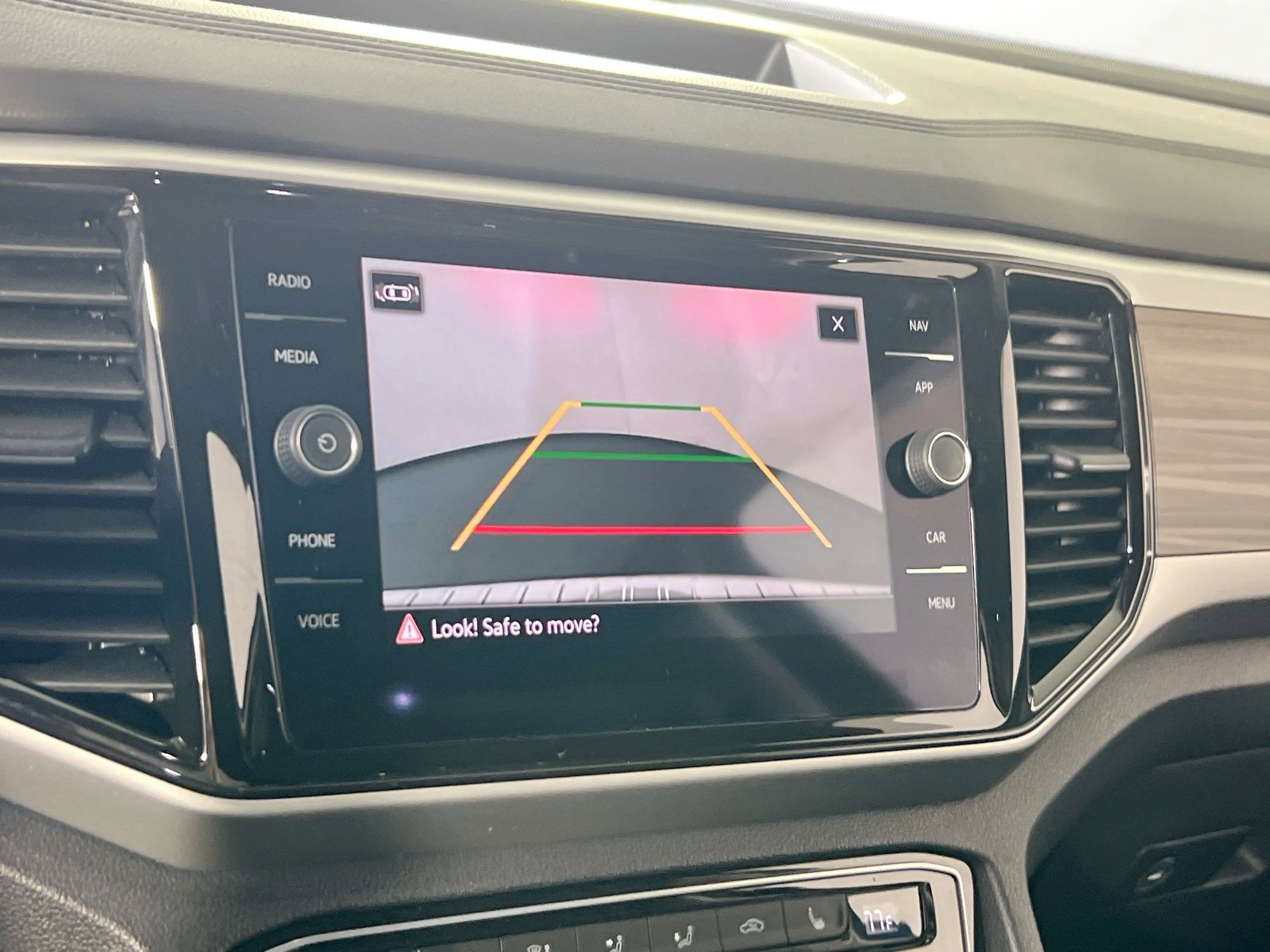 Used 2022 Volkswagen Atlas SEL image 14