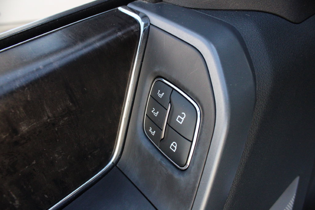 Used 2021 Ford F150 Lariat w/ Equipment Group 502A High AWD/4WD image 4