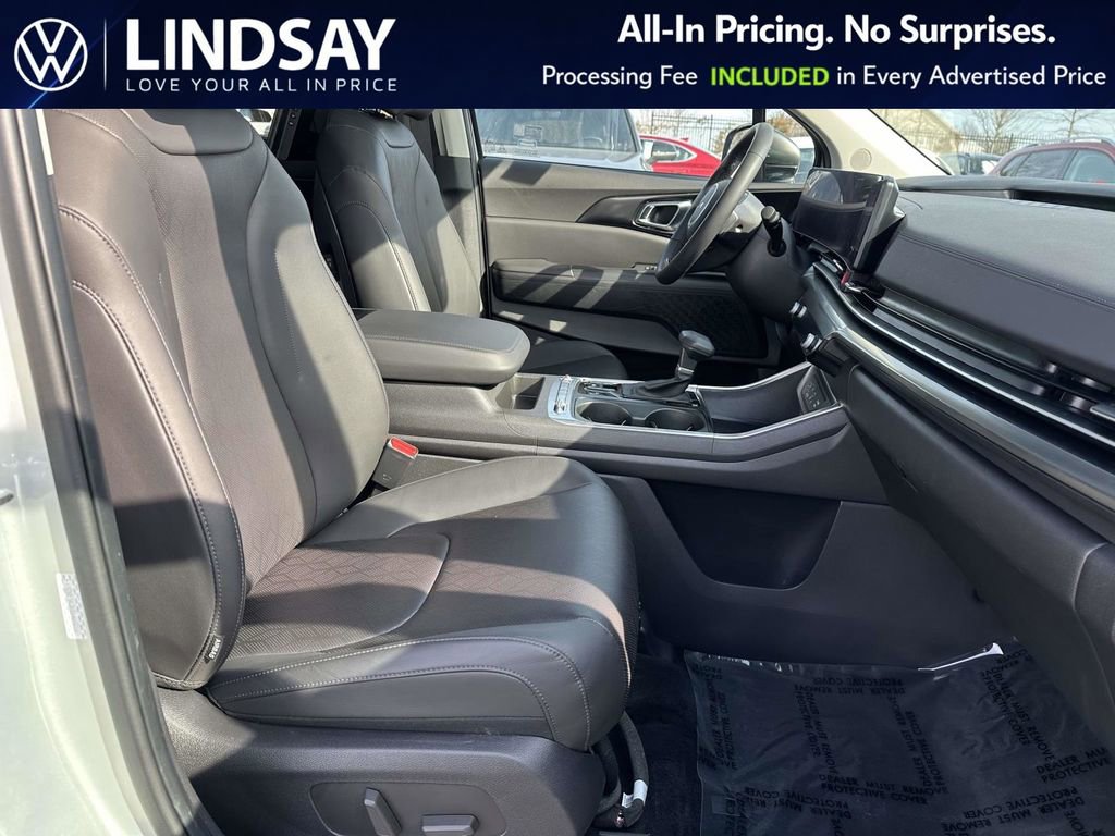 Used 2025 Kia Carnival SX FWD image 12