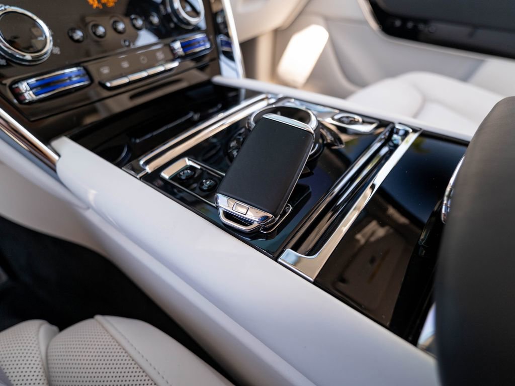 Used 2025 Rolls-Royce Cullinan image 15