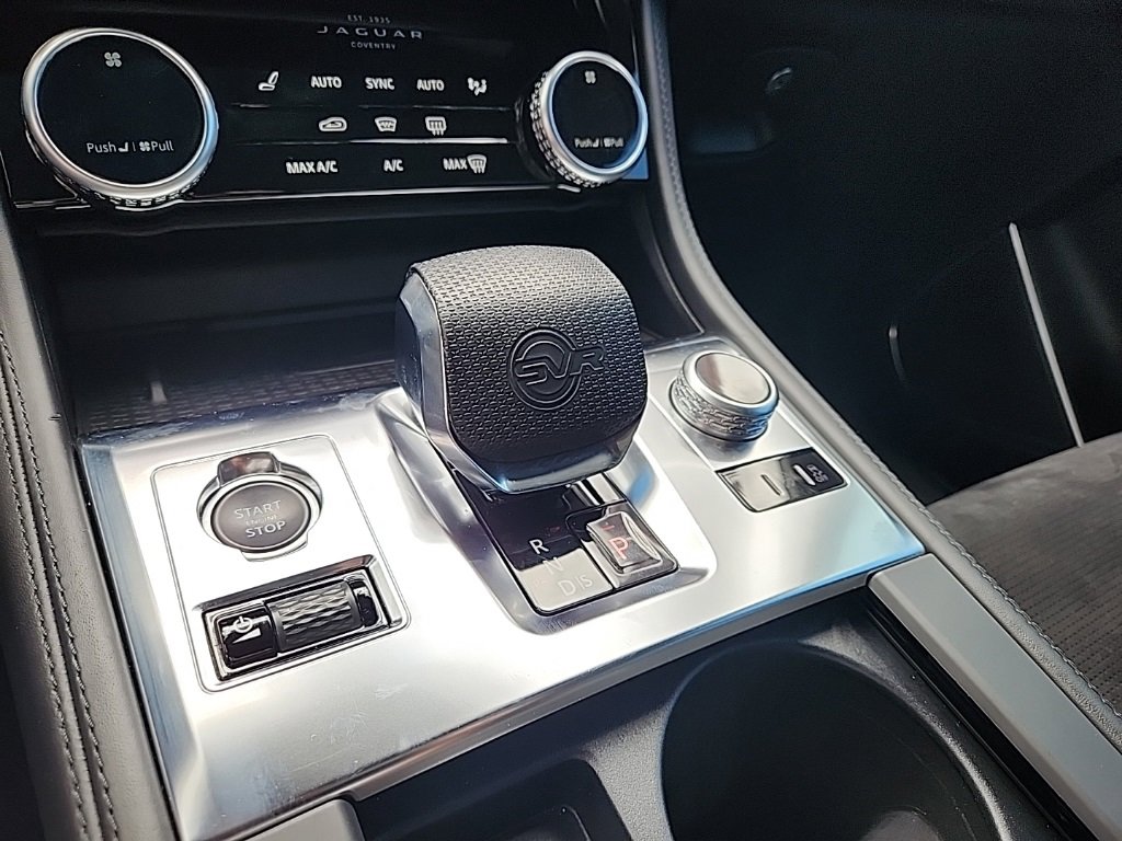 Used 2021 Jaguar F-PACE SVR image 33