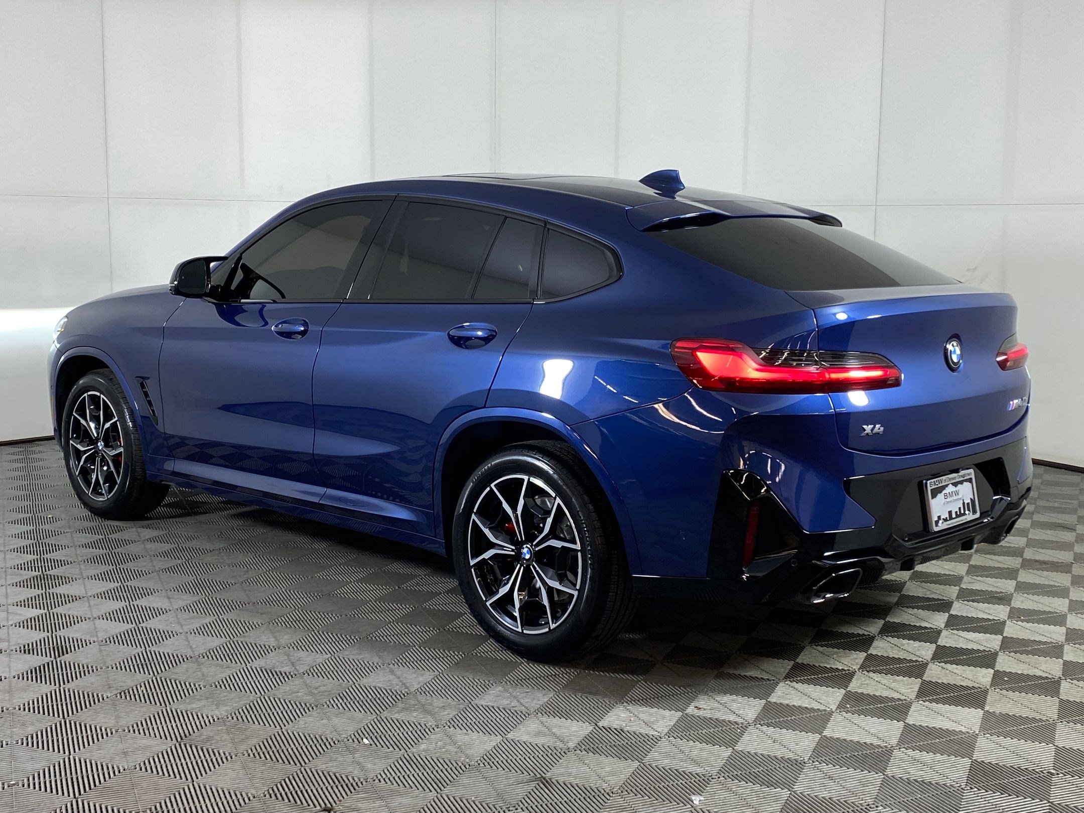 Certified 2024 BMW X4 M40i w/ Premium Package image 3