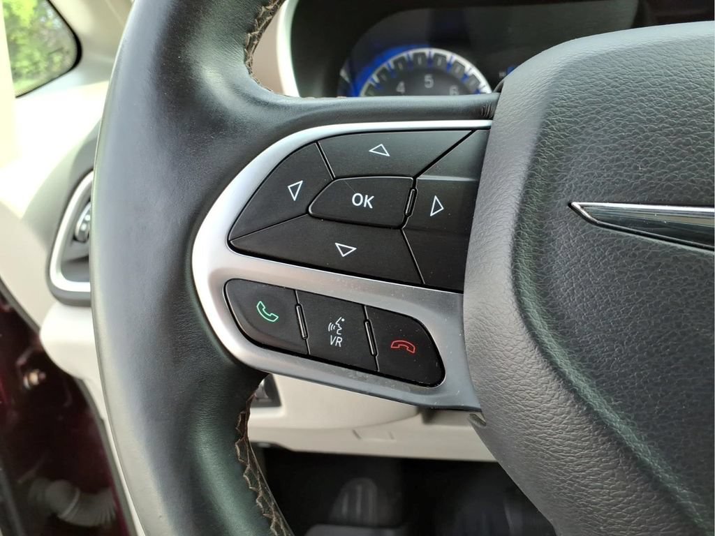 Used 2017 Chrysler Pacifica Touring-L w/ Tire & Wheel Group FWD image 21