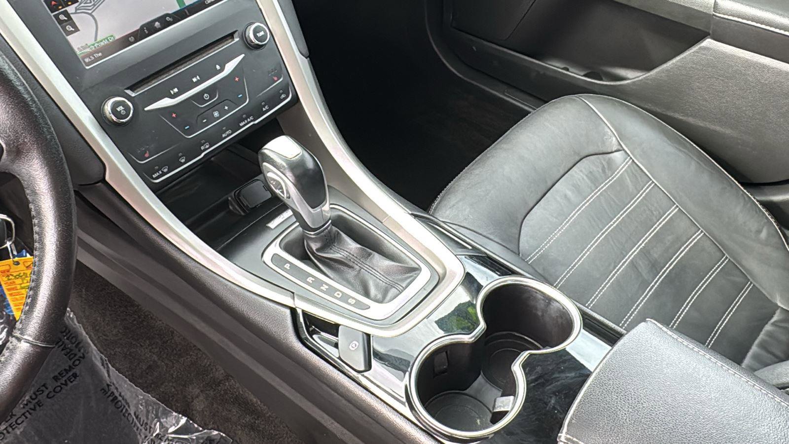 Used 2015 Ford Fusion SE w/ Equipment Group 202A image 19