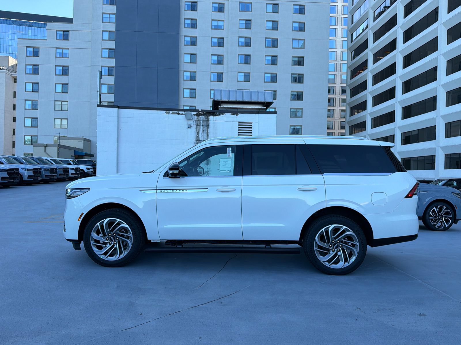 New 2026 Lincoln Navigator Reserve AWD/4WD image 4