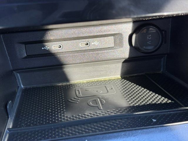 Used 2023 Volkswagen Tiguan SE R-Line image 28