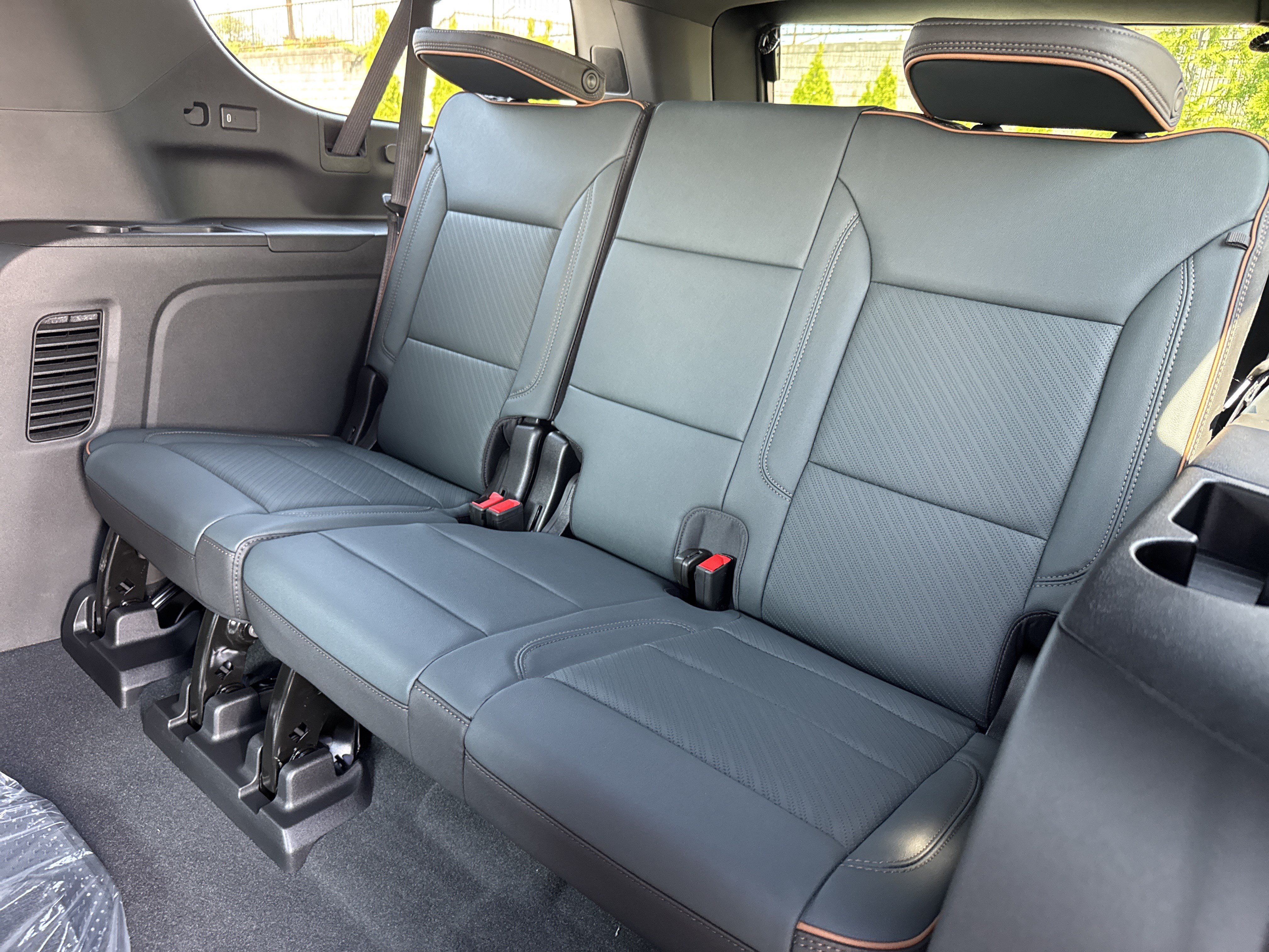New 2026 GMC Yukon XL AT4 w/ AT4 Premium Plus Package AWD/4WD image 33