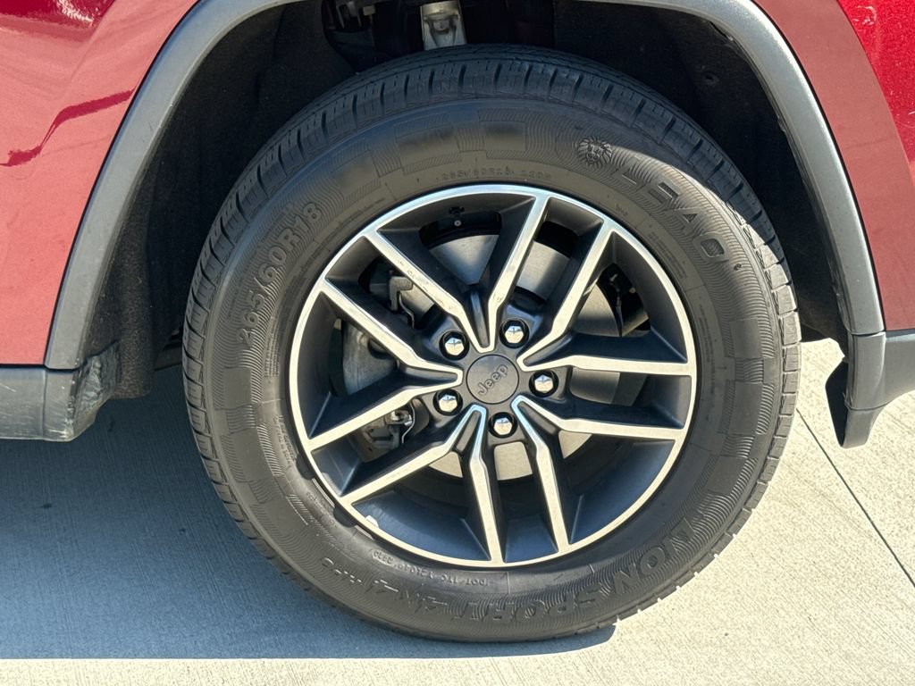 Used 2019 Jeep Grand Cherokee Laredo w/ Laredo X Package RWD image 11