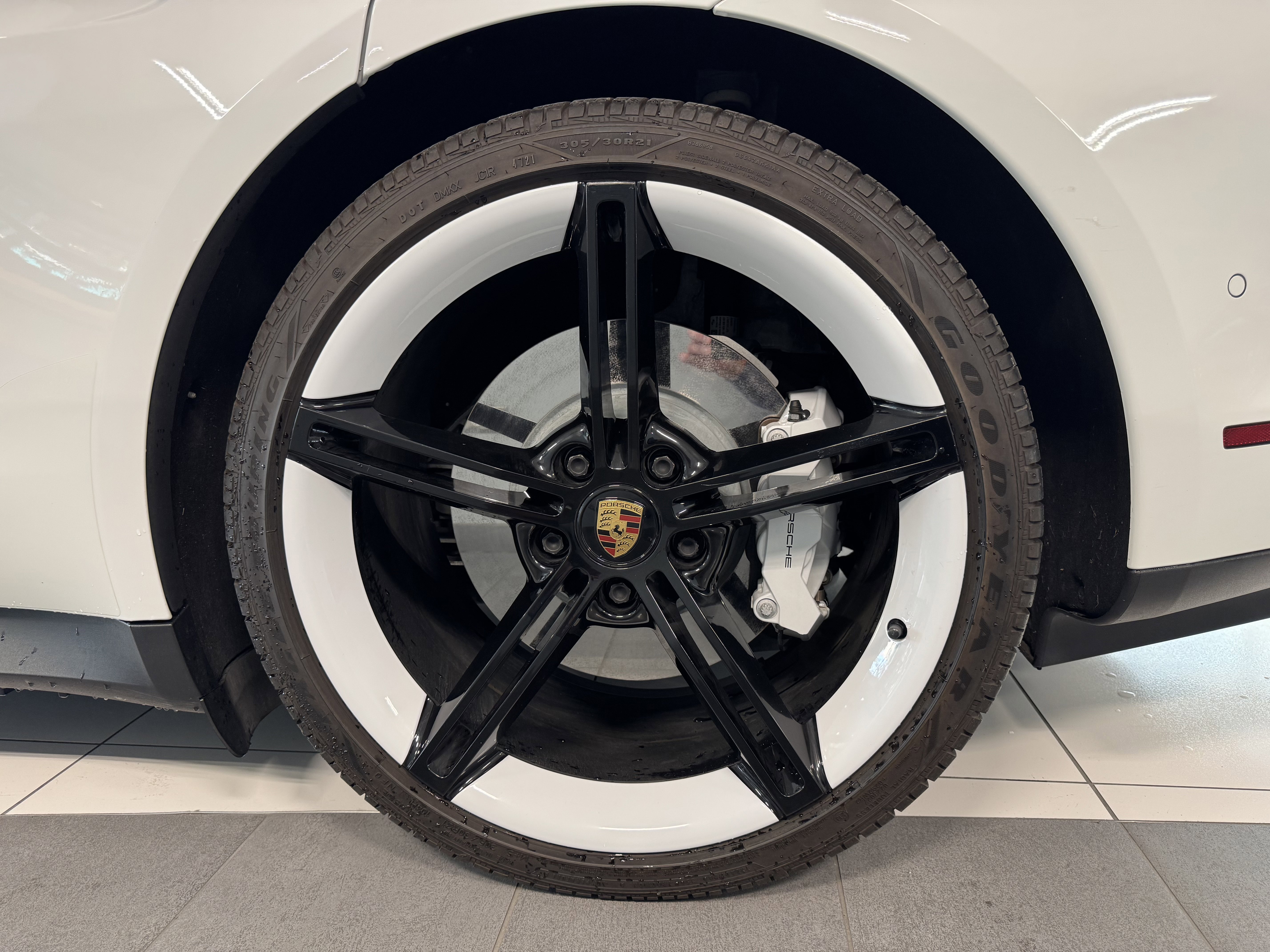 Used 2022 Porsche Taycan image 28