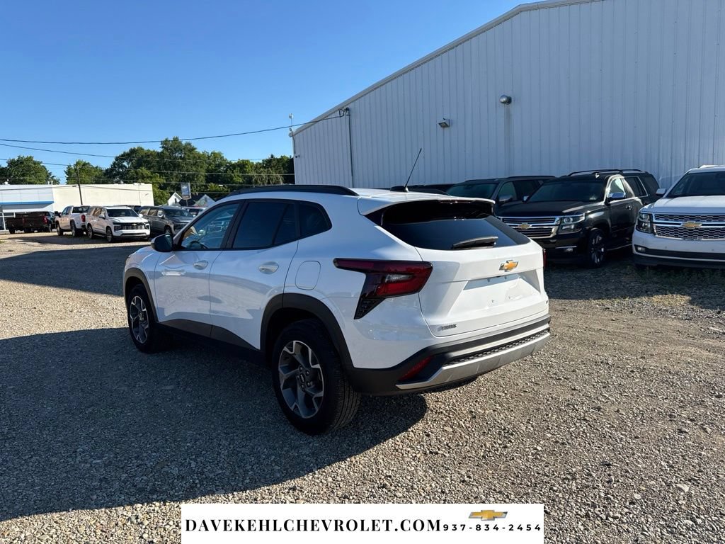 Used 2025 Chevrolet Trax LT FWD image 5