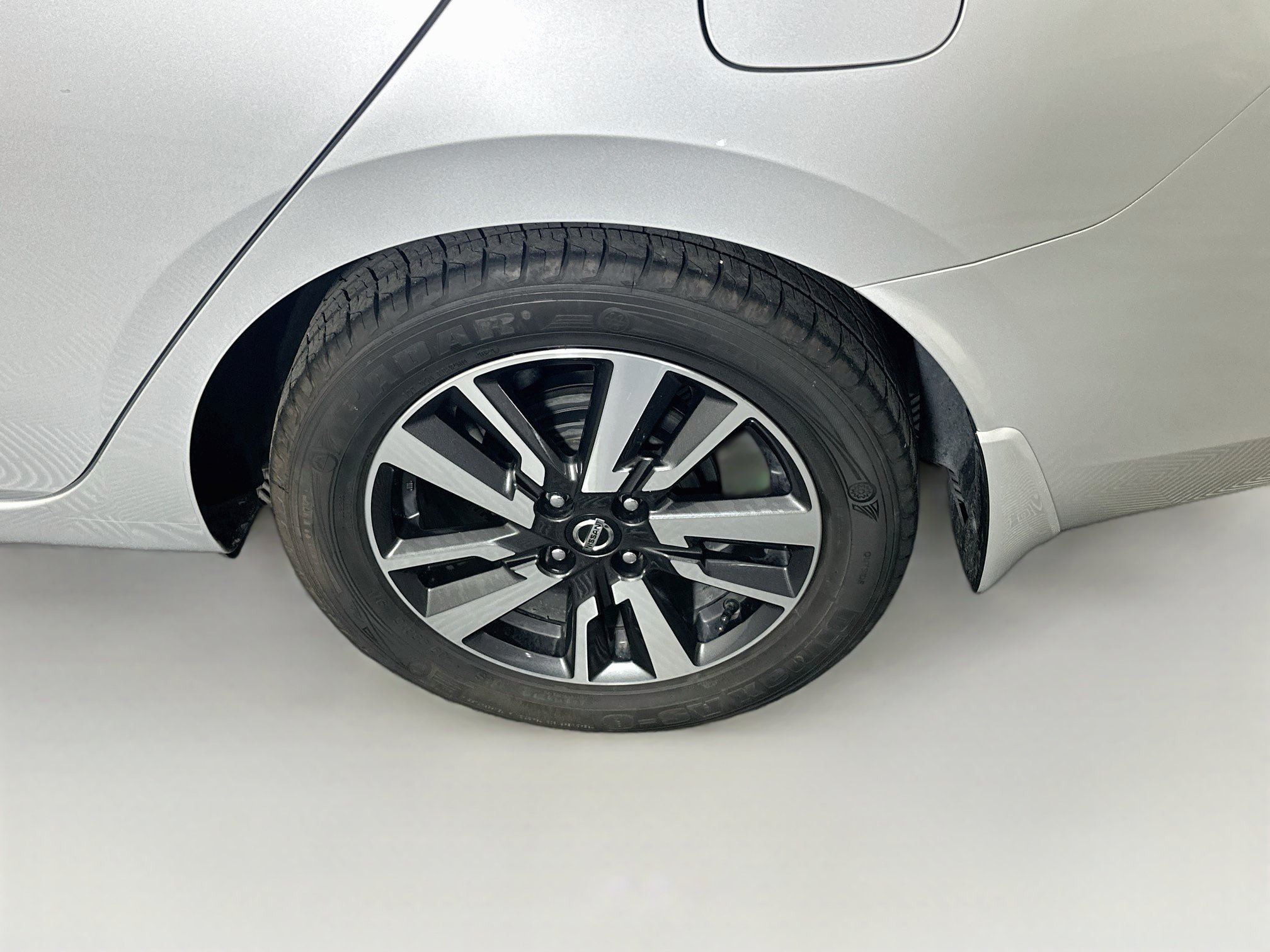 Used 2021 Nissan Versa SV FWD image 11