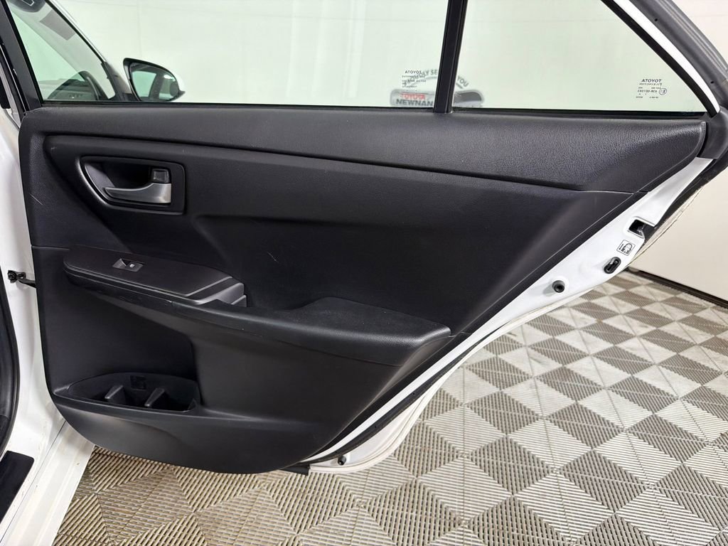 Used 2015 Toyota Camry LE FWD image 16