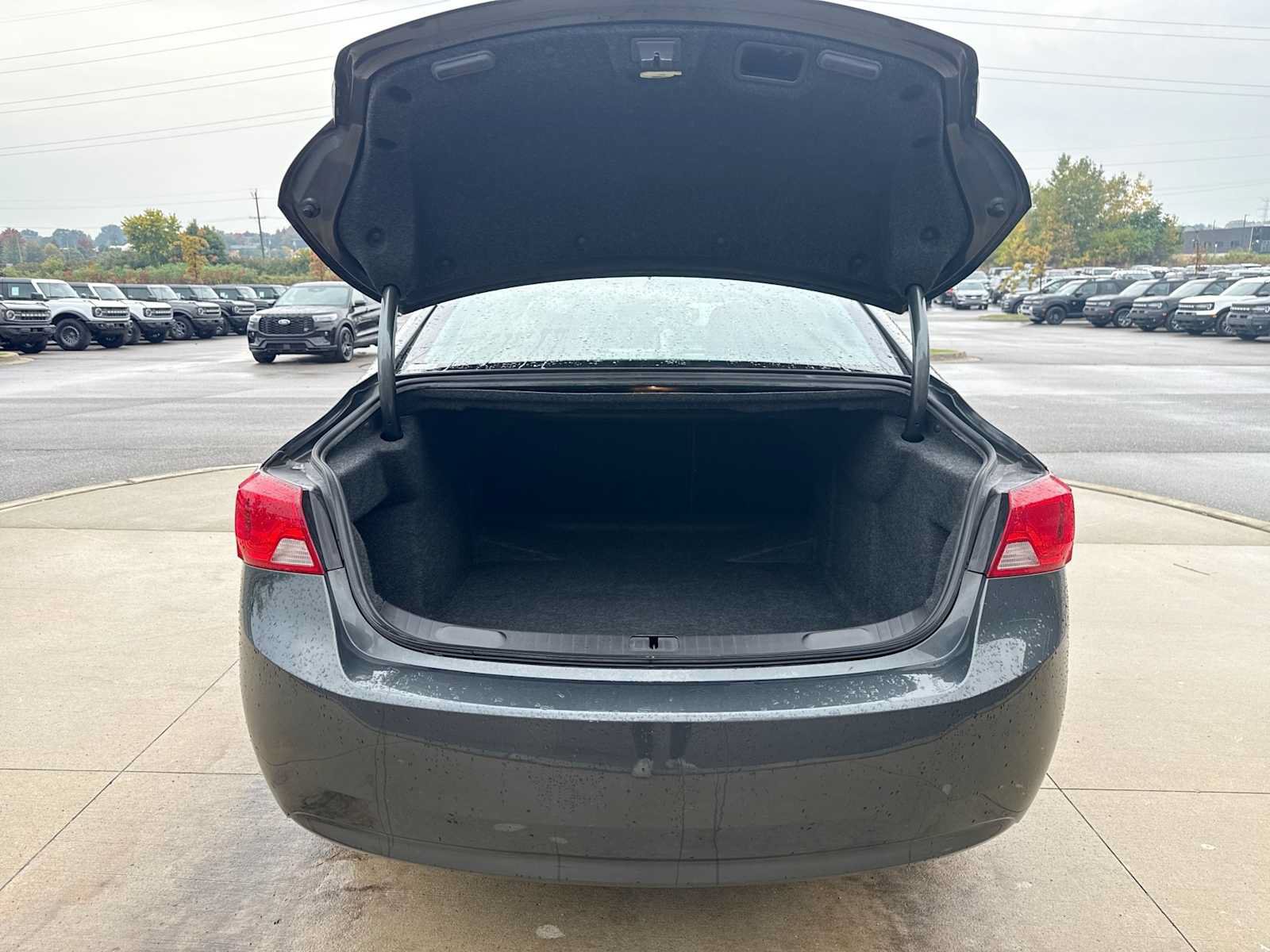 Used 2019 Chevrolet Impala LT FWD image 32