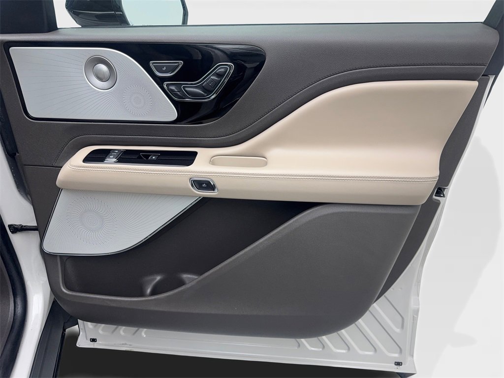 Used 2022 Lincoln Aviator Reserve w/ Equipment Group 201A image 50