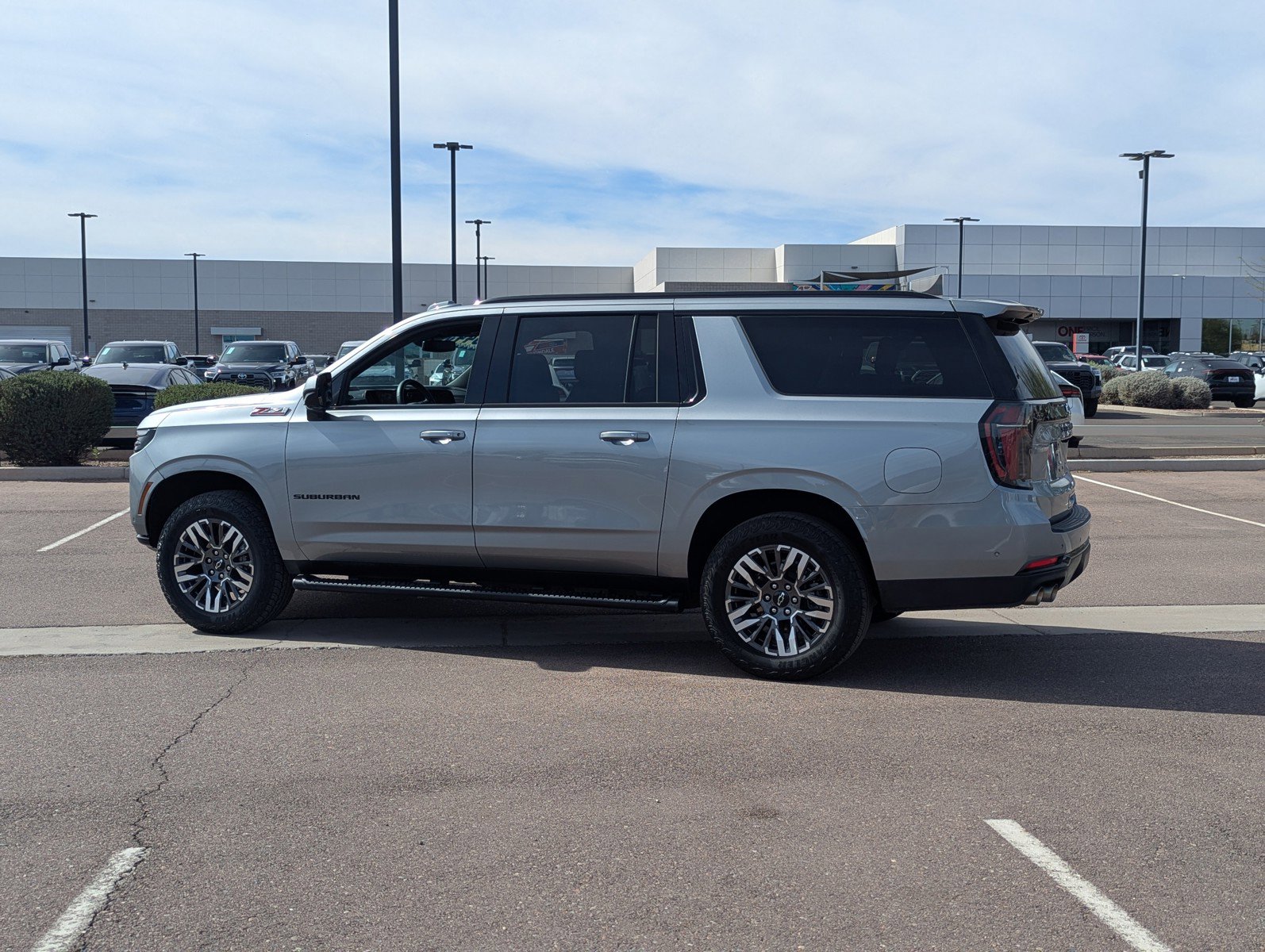 Certified 2025 Chevrolet Suburban Z71 image 3