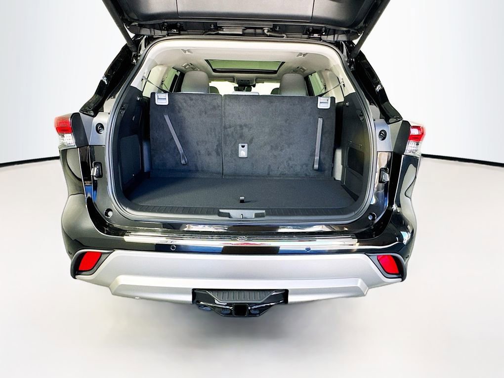 New 2026 Toyota Highlander Platinum image 26