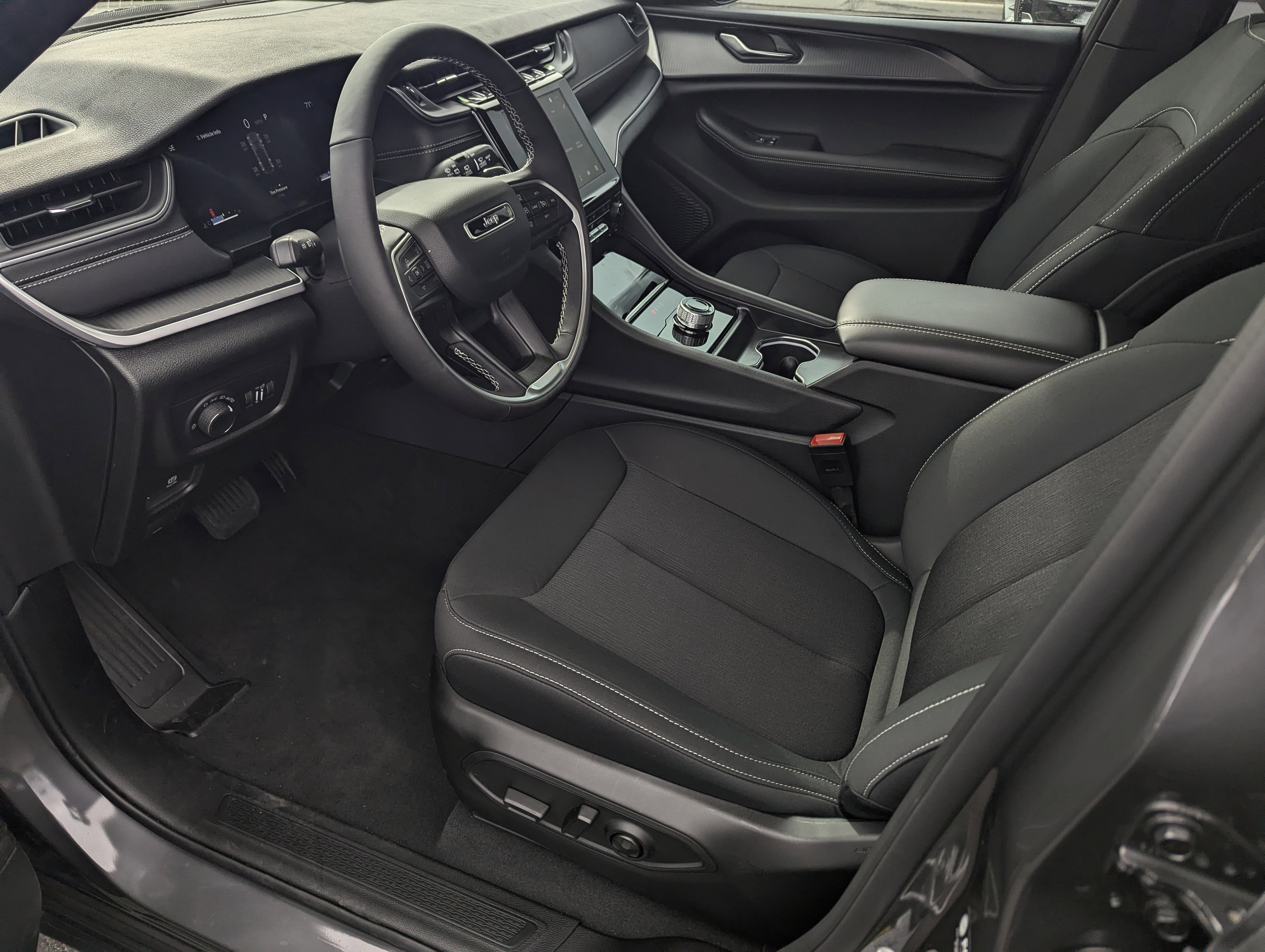 New 2025 Jeep Grand Cherokee Laredo X w/ Luxury Tech Group I image 9