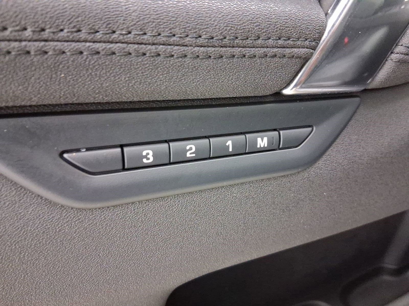 Used 2025 Land Rover Discovery Sport S image 17