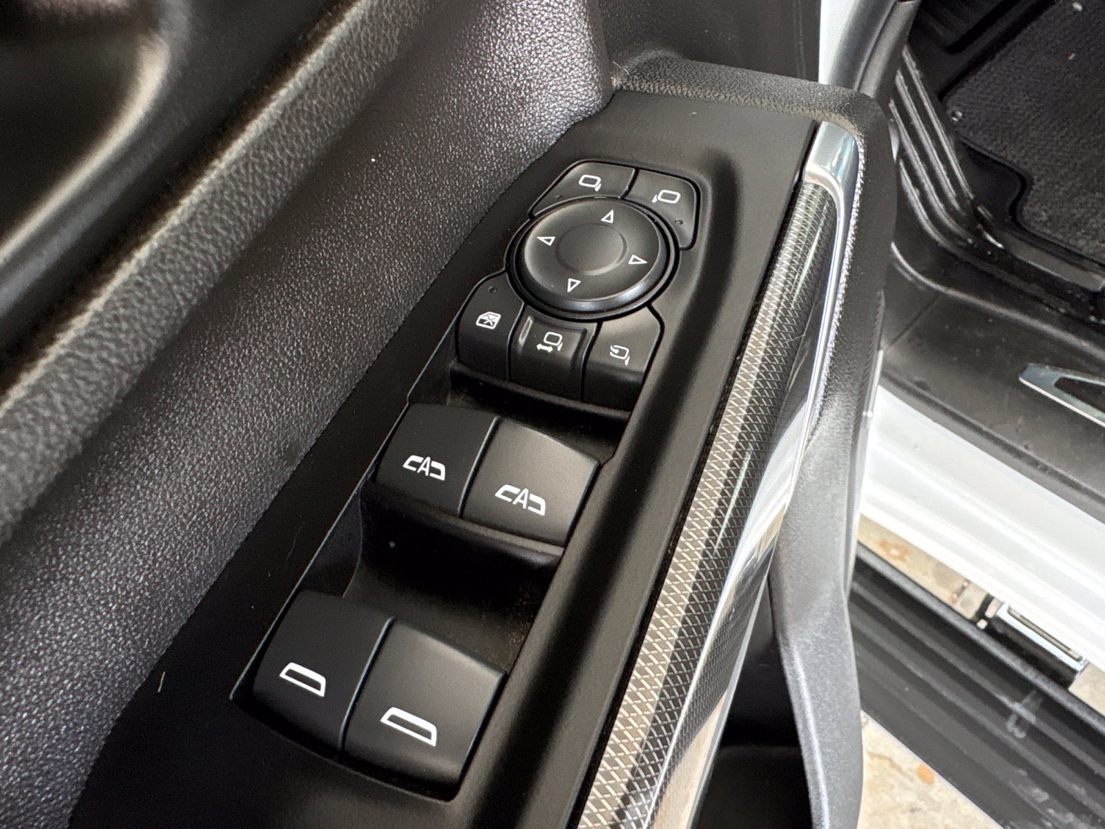 Used 2022 GMC Sierra 2500 AT4 w/ AT4 Premium Plus Package AWD/4WD image 13
