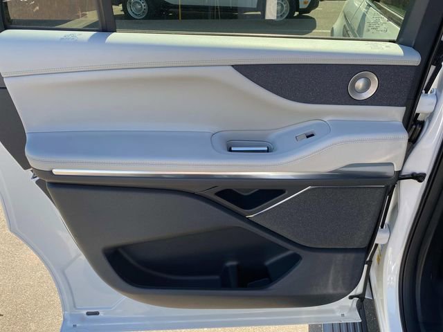 New 2026 Lincoln Navigator L Reserve AWD/4WD image 9