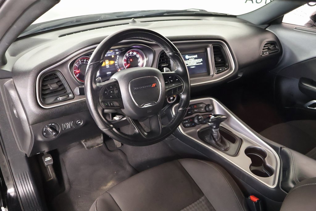 Used 2022 Dodge Challenger GT image 2