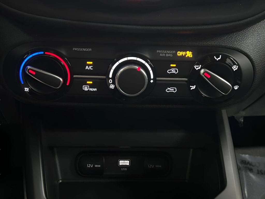 Used 2025 Kia Soul LX w/ LX Technology Package FWD image 13