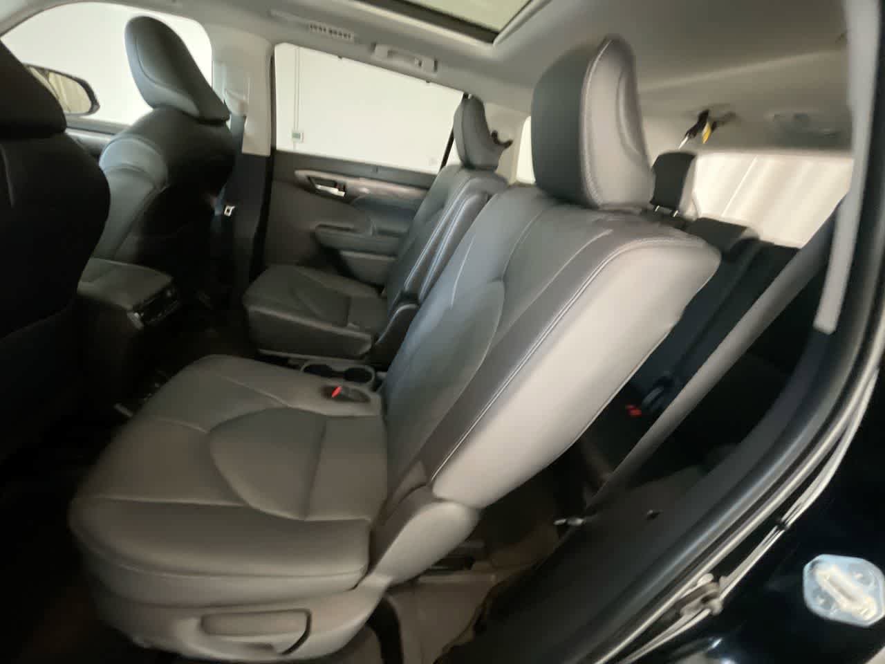 Used 2024 Toyota Highlander Platinum AWD/4WD image 23