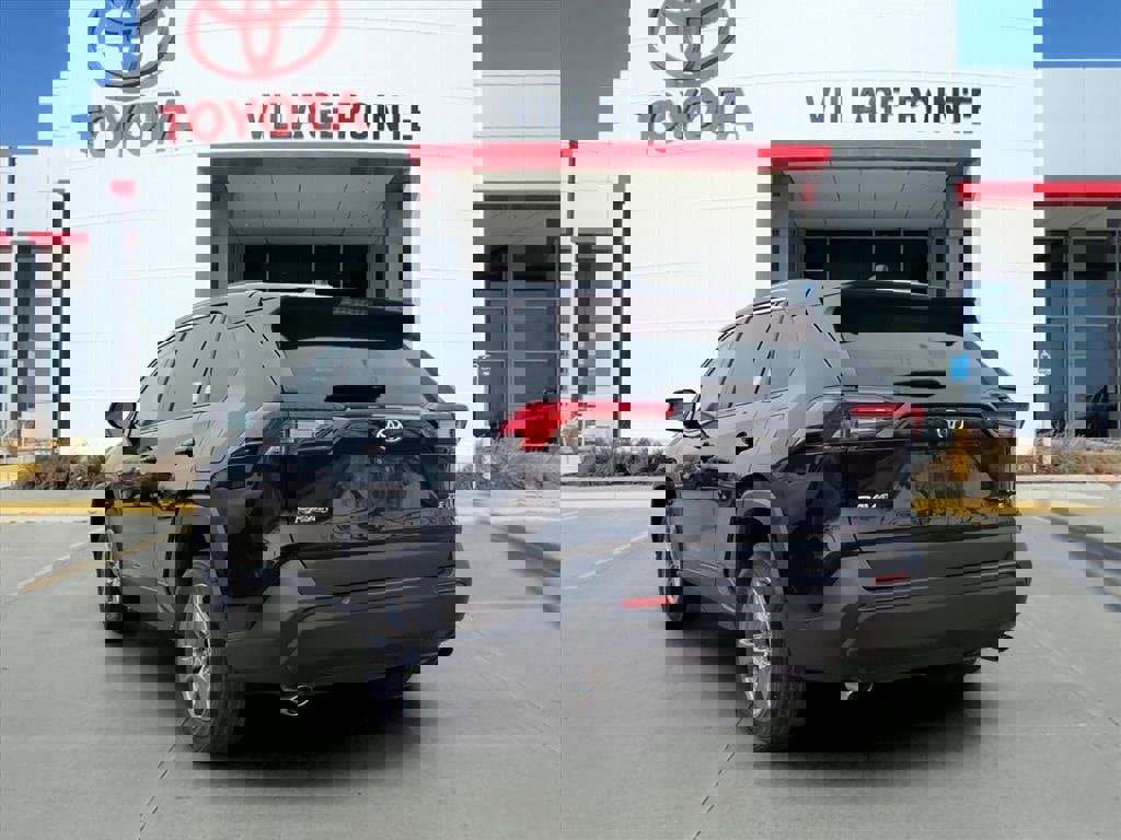 Used 2024 Toyota RAV4 XLE image 4