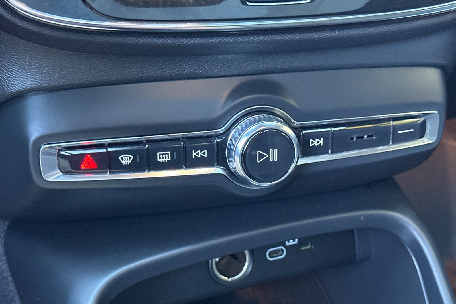 Used 2023 Volvo C40 P8 Recharge Ultimate AWD/4WD image 18