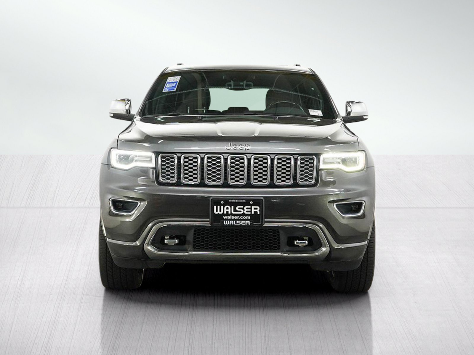 Used 2017 Jeep Grand Cherokee Overland AWD/4WD image 8