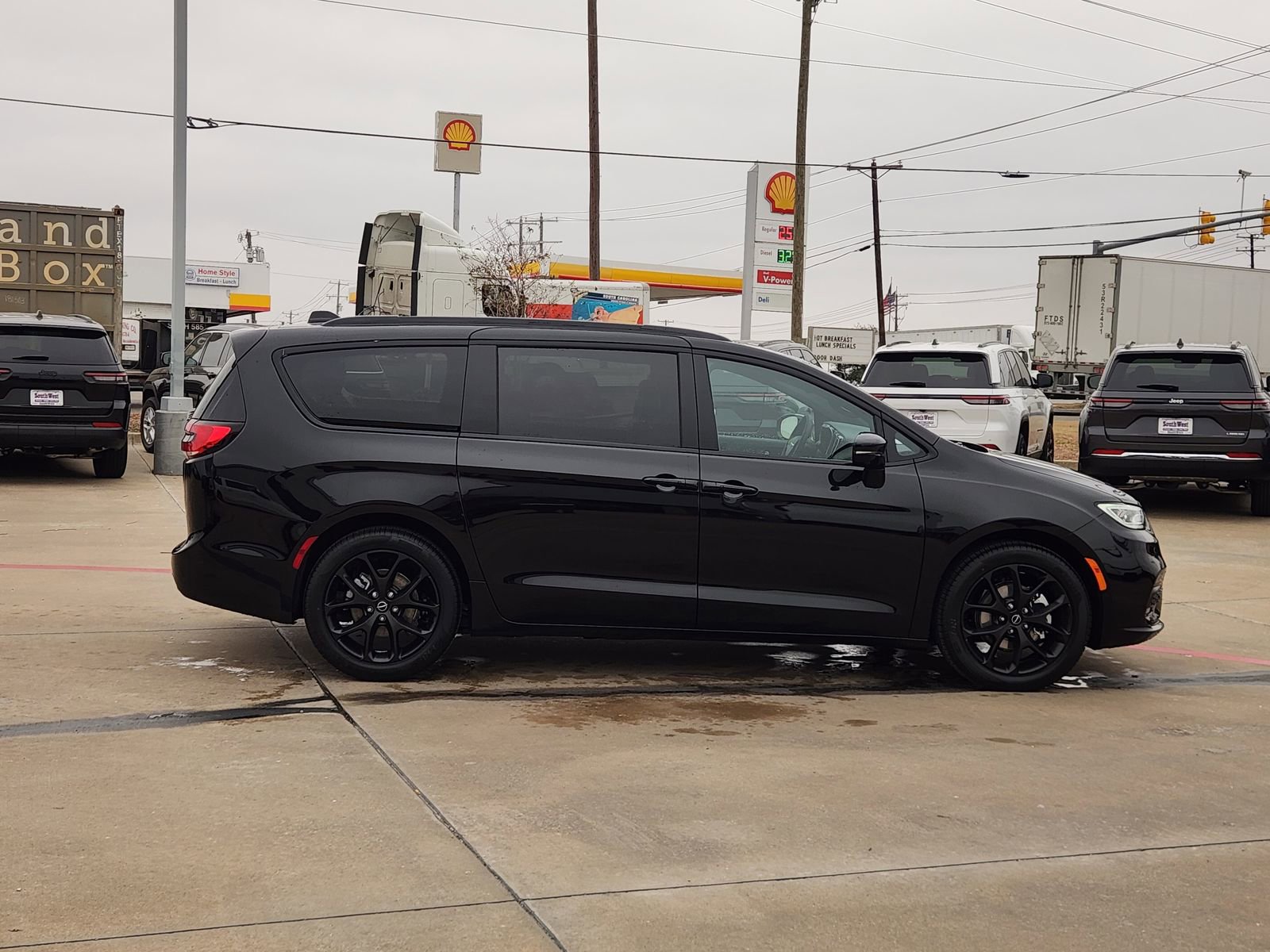 New 2026 Chrysler Pacifica Select w/ S Appearance Package image 7