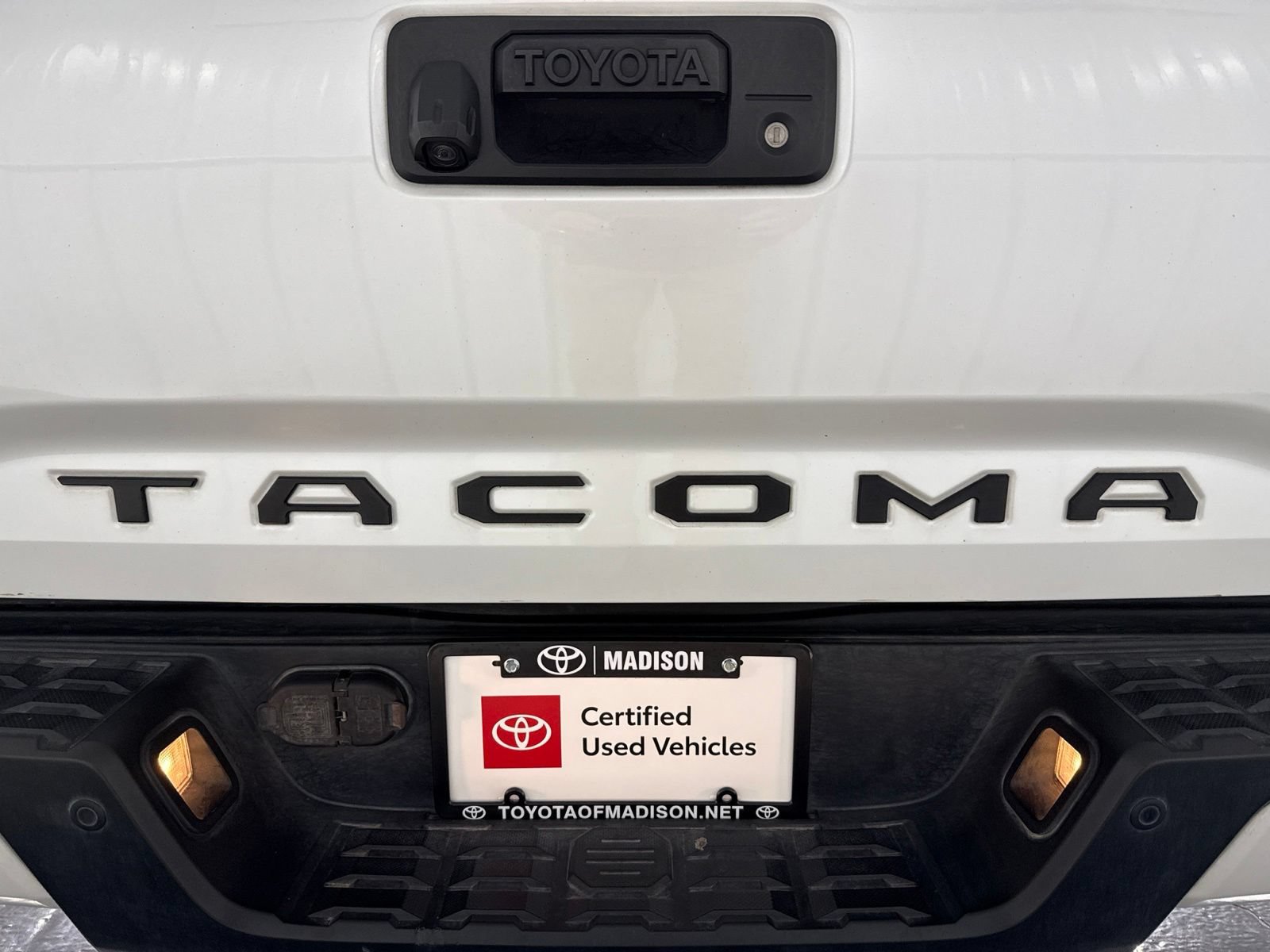 Used 2023 Toyota Tacoma TRD Sport w/ TRD Premium Sport Package AWD/4WD image 43