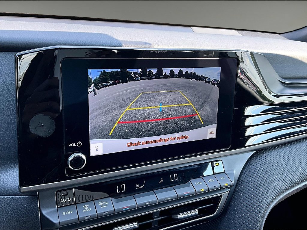 Used 2025 Toyota Camry SE FWD image 19