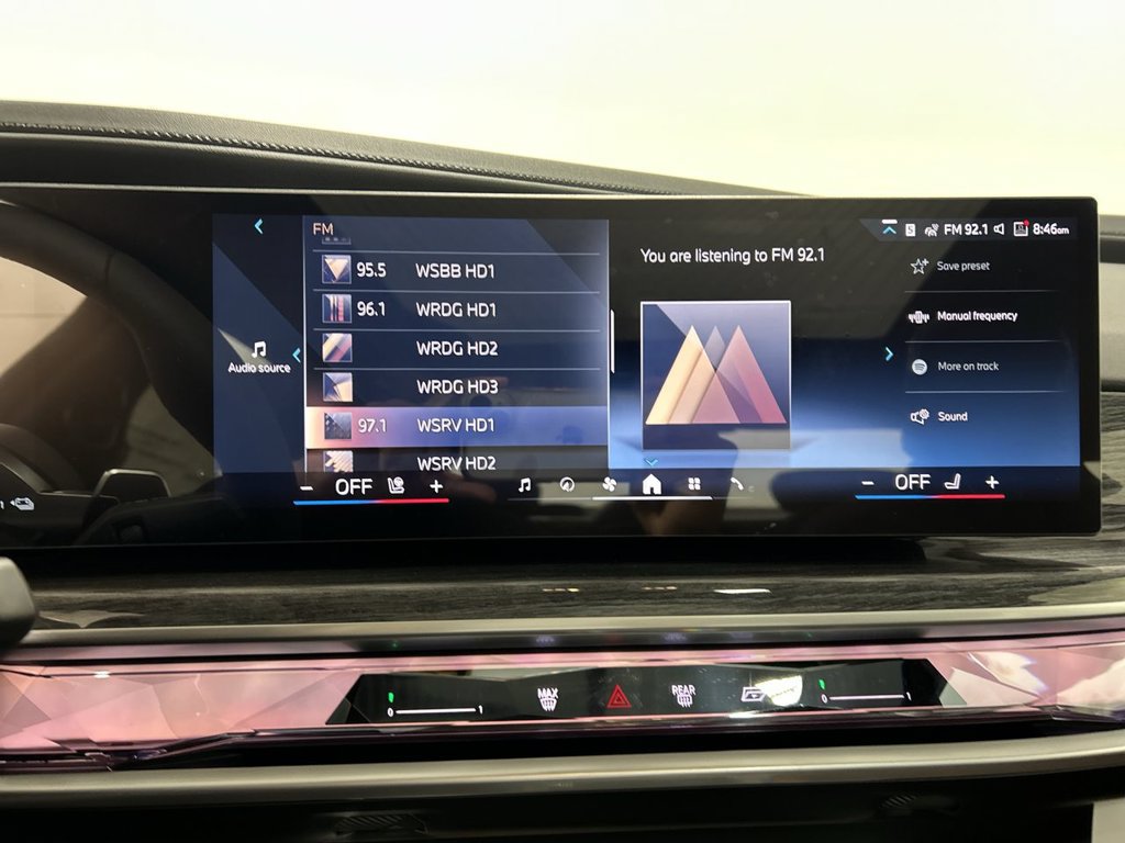 Used 2026 BMW 750e xDrive w/ Premium Package AWD/4WD image 16