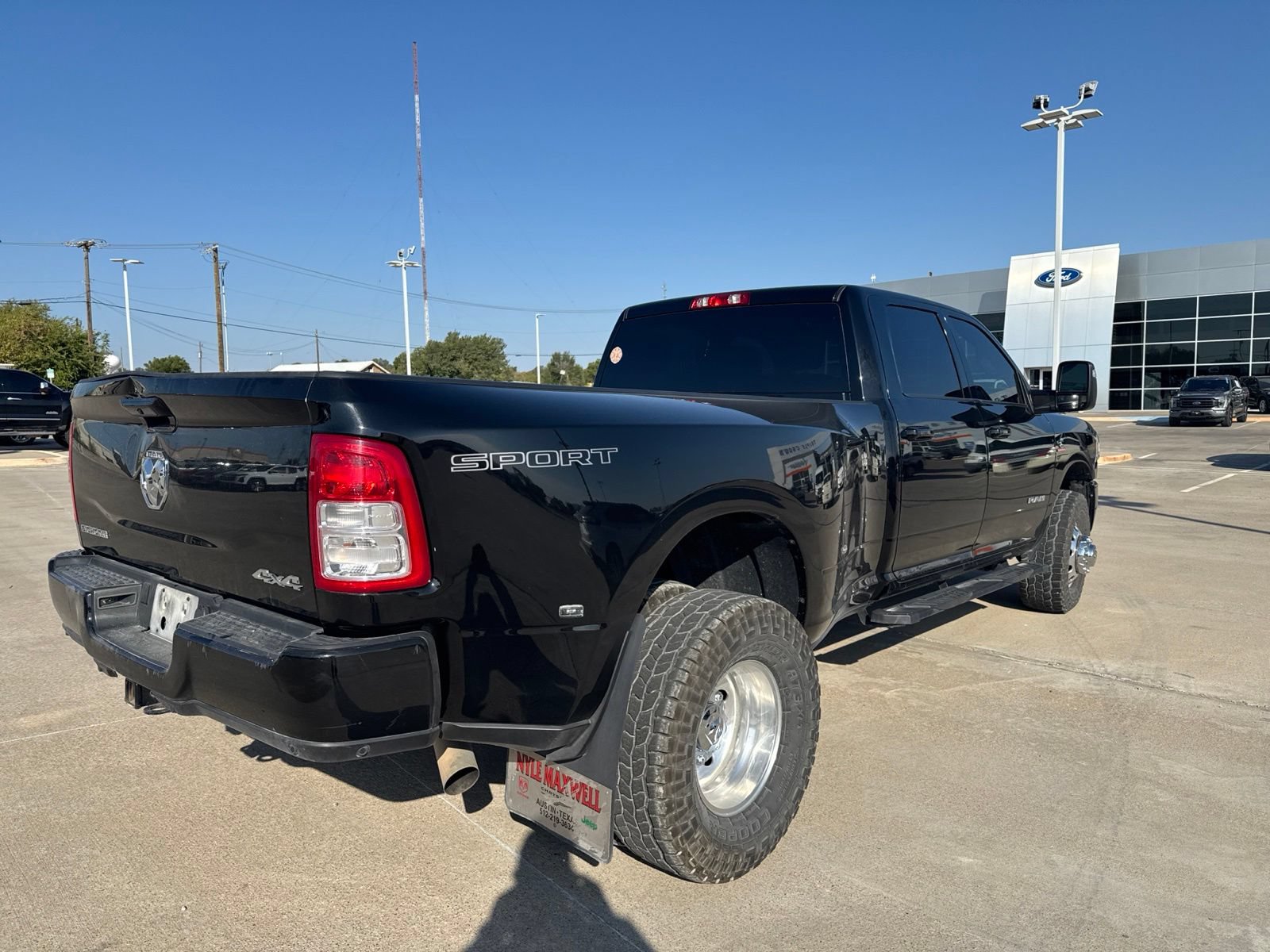 Used 2024 RAM 3500 Big Horn w/ Sport Appearance Package AWD/4WD image 3