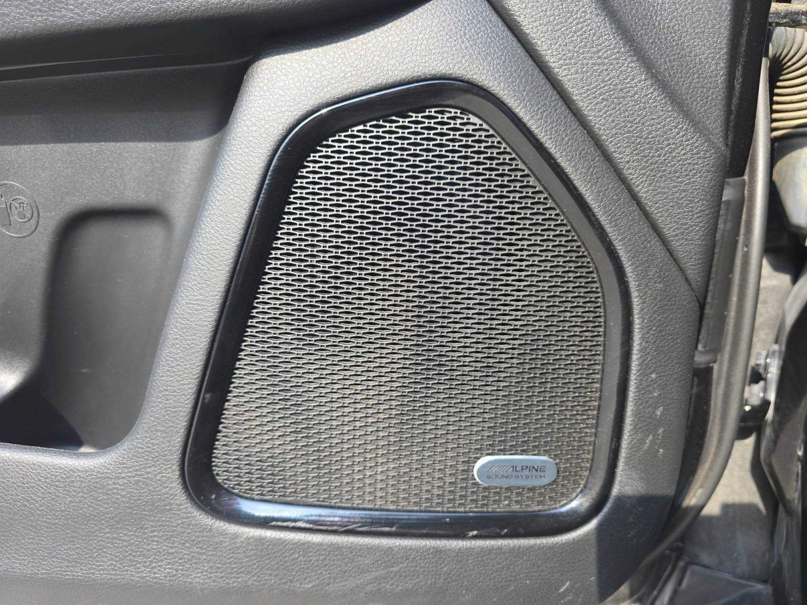 Used 2022 Jeep Compass Altitude w/ Sun and Sound Group image 23