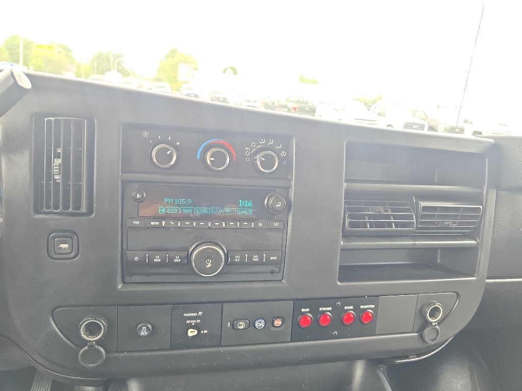 Used 2015 Chevrolet Express 2500 RWD image 27