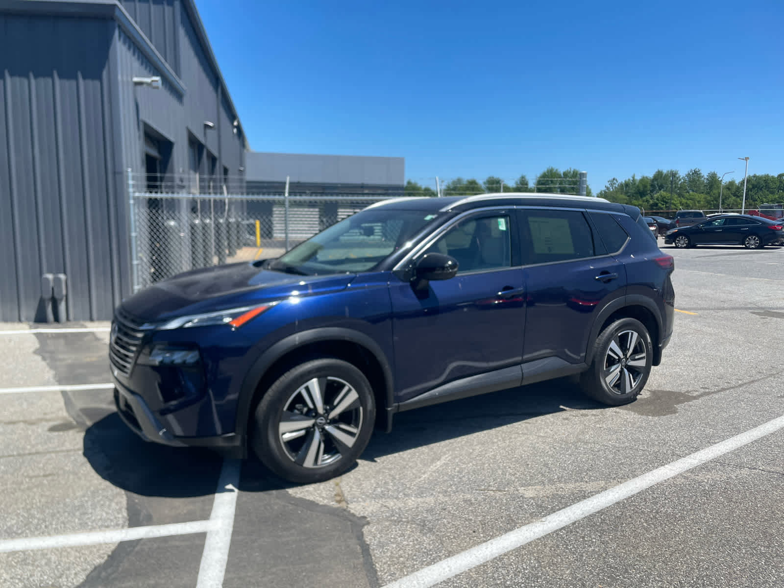 Used 2024 Nissan Rogue SL w/ SL Premium Package AWD/4WD image 1