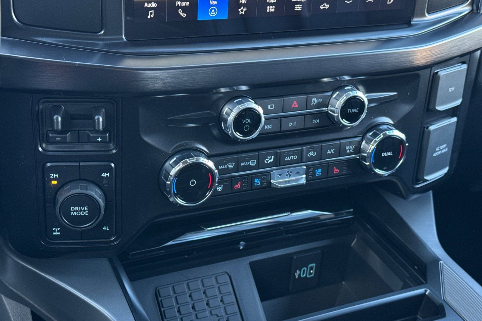 New 2026 Ford F250 Lariat w/ Black Appearance Package image 22
