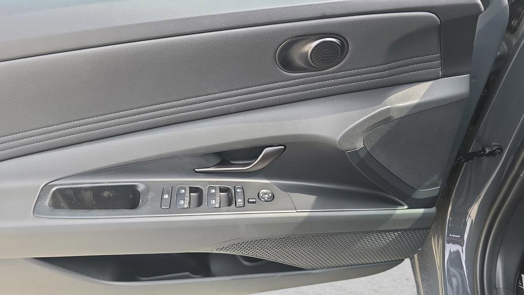 New 2026 Hyundai Elantra Sport FWD image 16