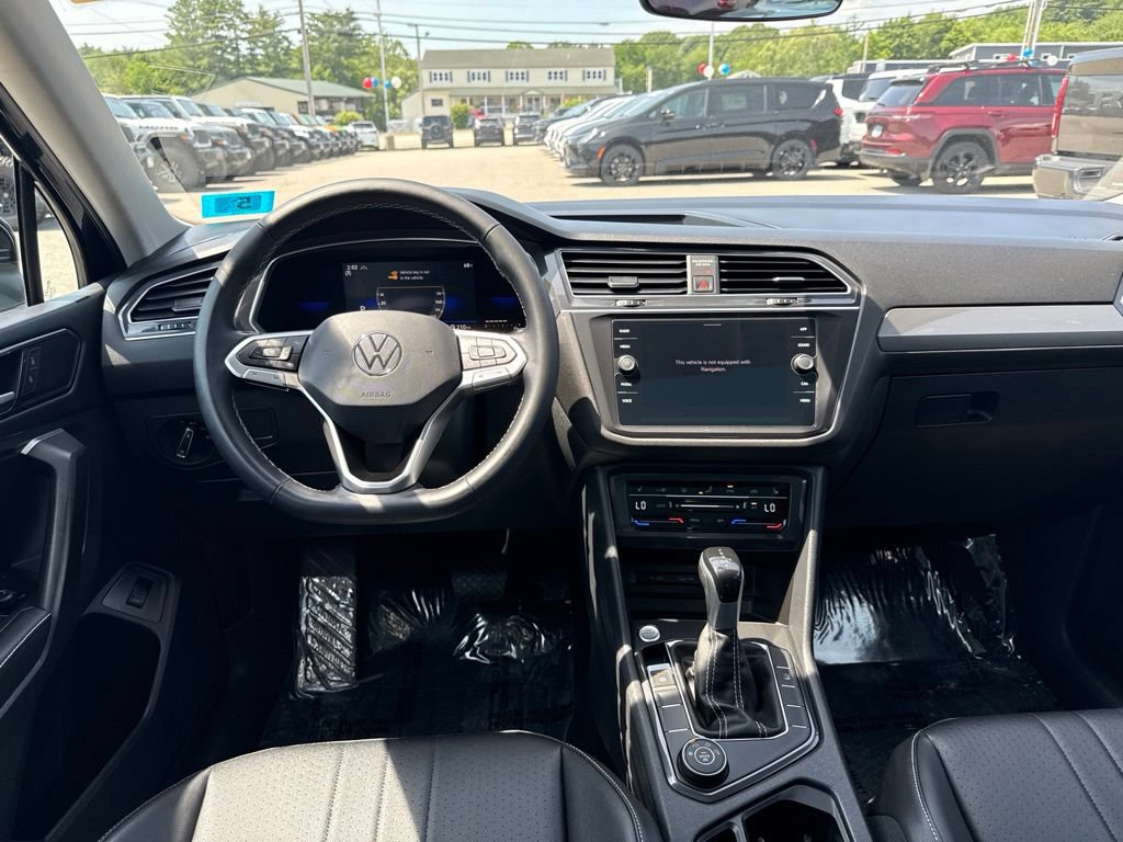 Used 2022 Volkswagen Tiguan SE w/ Panoramic Sunroof Package AWD/4WD image 22