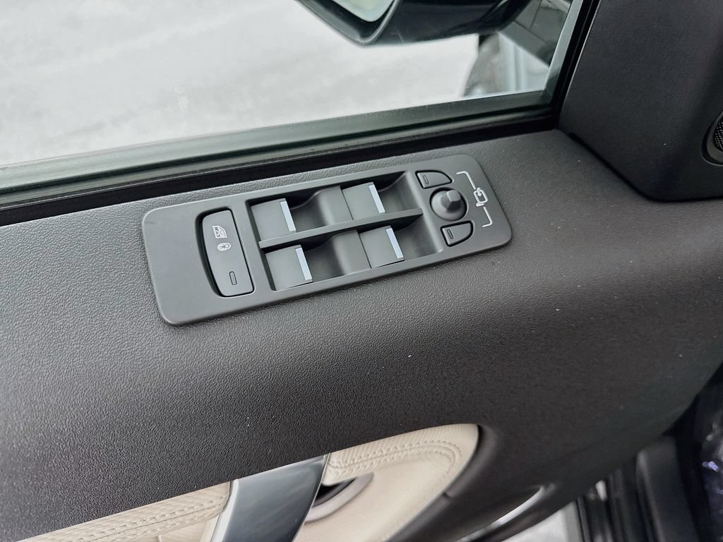 New 2026 Land Rover Discovery Sport Landmark AWD/4WD image 18