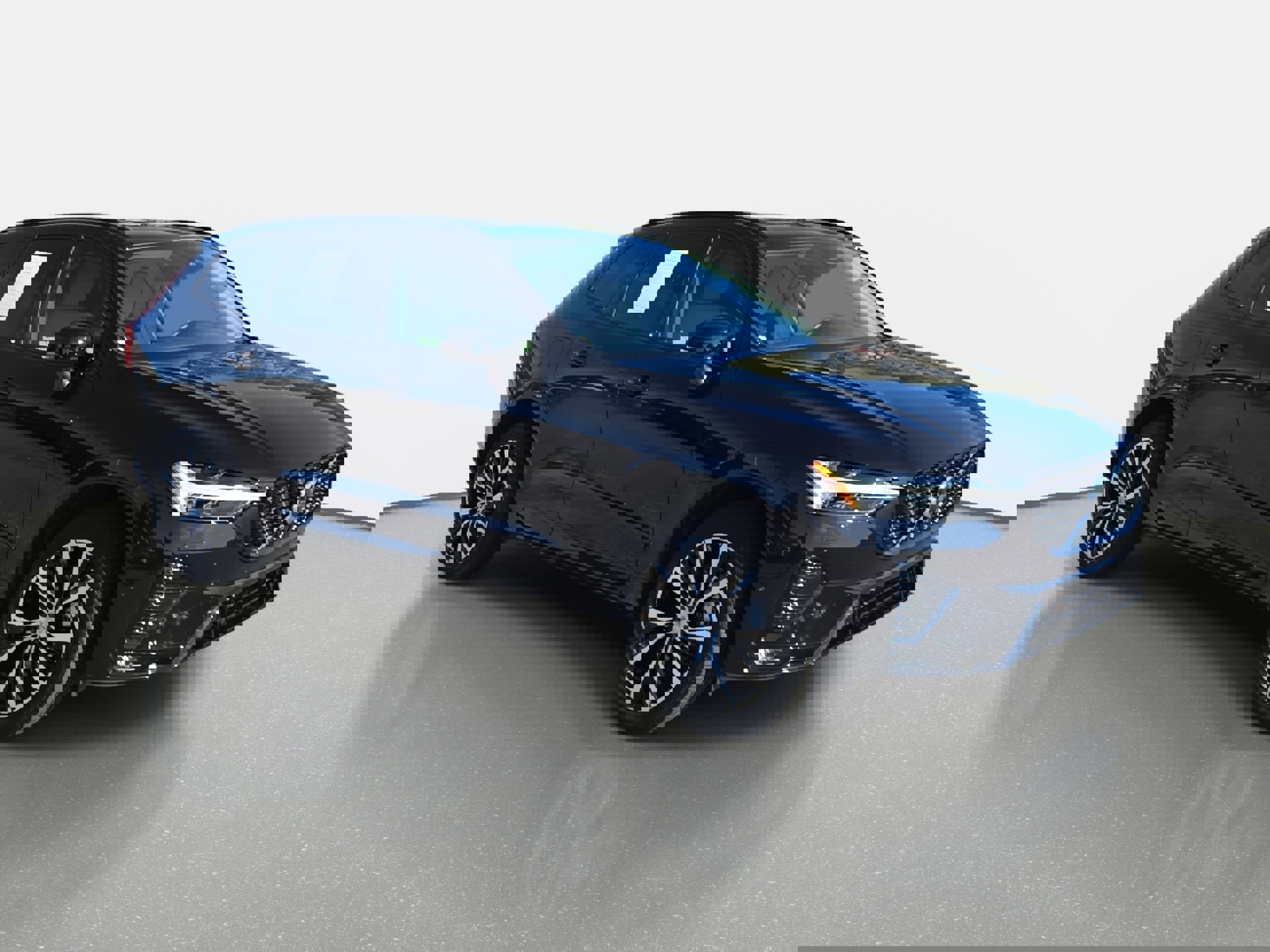 Used 2023 Volvo XC60 B5 Plus w/ Climate Package image 3