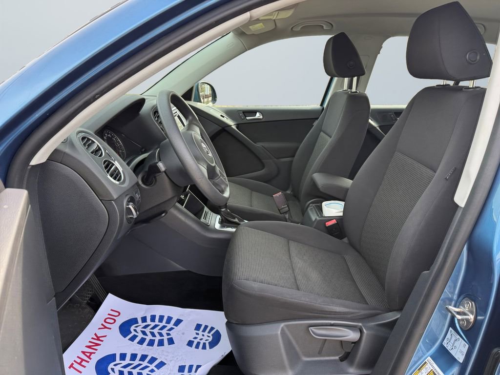 Used 2017 Volkswagen Tiguan Limited w/ Alloy Wheels Package image 9